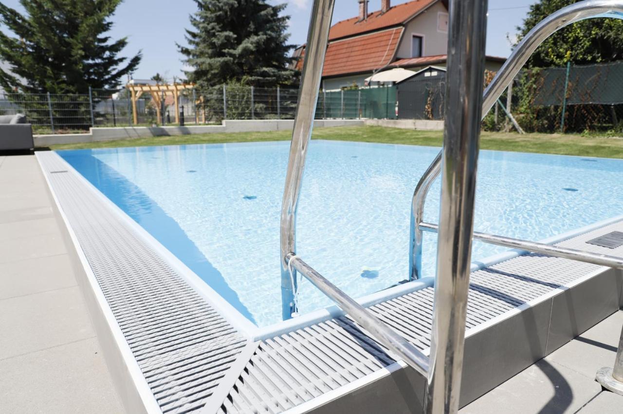 Rooftop Terrace, Free Garage Parking And Pool! Wien Exteriör bild
