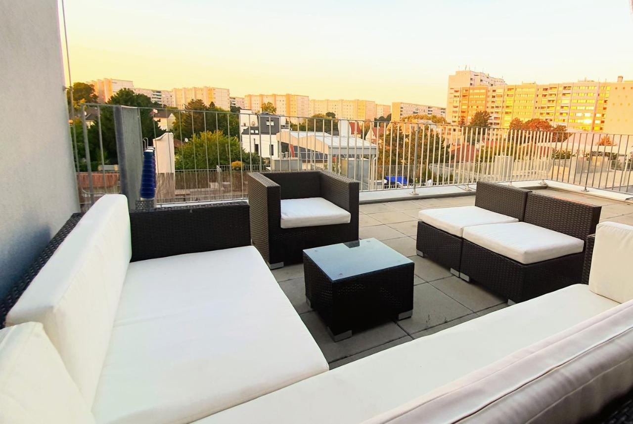 Rooftop Terrace, Free Garage Parking And Pool! Wien Exteriör bild
