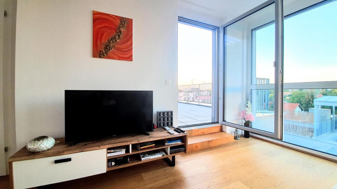 Rooftop Terrace, Free Garage Parking And Pool! Wien Exteriör bild